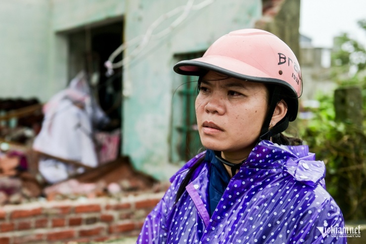 Sau lốc xoáy kinh hoàng ở Ninh Bình, thắt lòng 3 con thơ côi cút bên linh cữu mẹ - 6