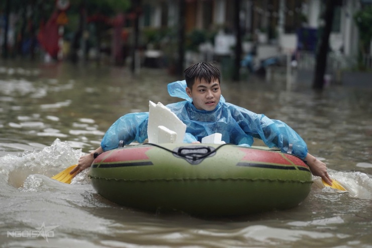 Ngày vật lộn trong mưa ngập của người Hà Nội - 4