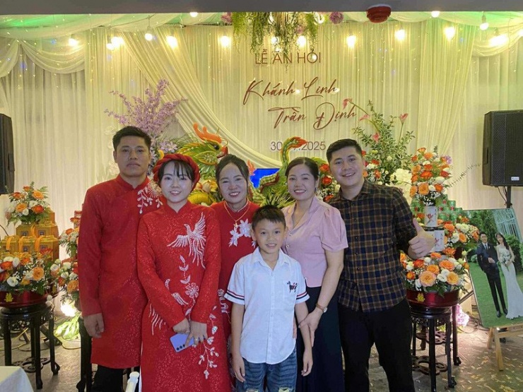 Cô dâu, chú rể đã có kỷ niệm khó quên khi tổ chức đám cưới vào ngày mưa ngập 