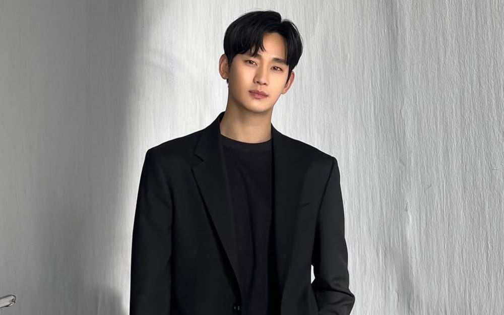 Lý do công bố 150 lá thư Kim Soo-hyun viết cho tình cũ lúc nhập ngũ- Ảnh 1. Lý do công bố 150 lá thư Kim Soo-hyun viết cho tình cũ lúc nhập ngũ- Ảnh 1.