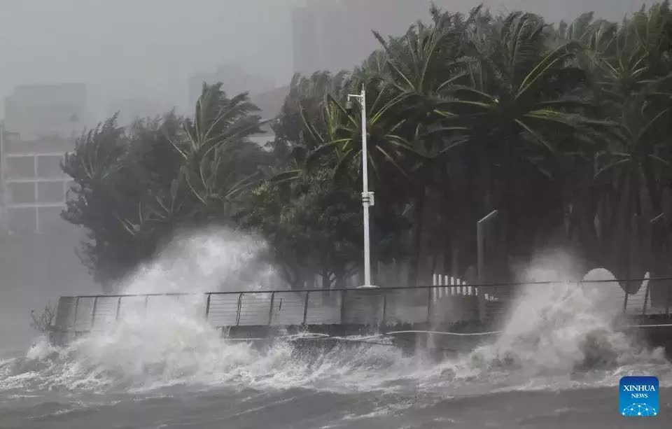 Bão Matmo đã càn quét Trung Quốc, gió giật 151km/h, đánh bay mọi thứ: Những hình ảnh cho thấy sự kinh hoàng- Ảnh 2.