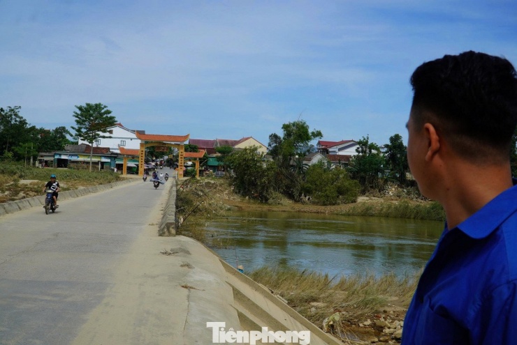 1759711669-tp-em-4-width1390height928 Cầu tràn Phố Giang bắc qua sông Ngàn Phố nơi xảy ra sự việc.