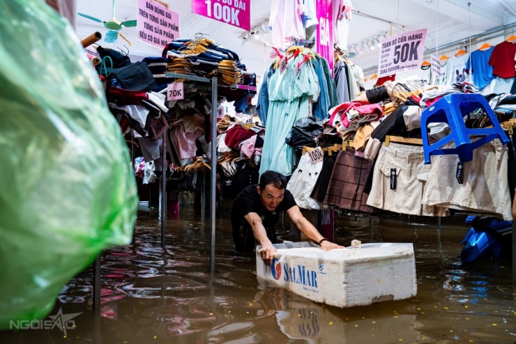 Người Hà Nội ăn, ngủ trên biển nước - 5