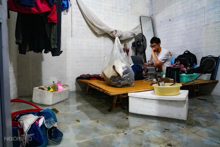 Người Hà Nội ăn, ngủ trên biển nước - 3