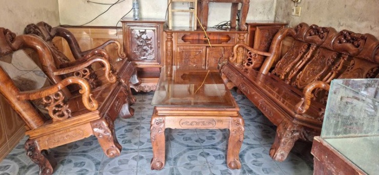 Gia đình Tuấn mất nhiều thời gian, công sức dọn rửa nhà cửa, đồ đạc 