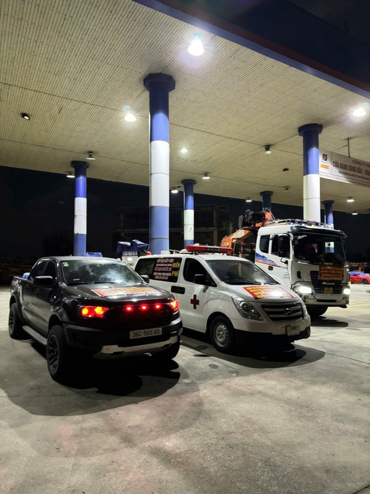 1759969714-anh-8-4114-width800height1067 Chuyến xe chở nhu yếu phẩm, phương tiện cứu hộ của Phúc và nhóm bạn