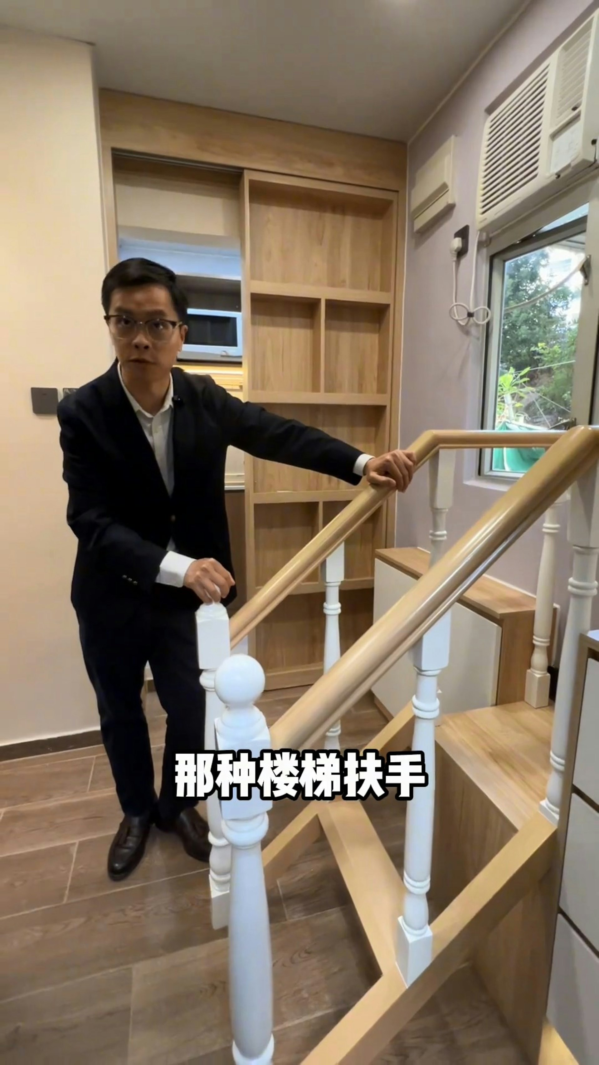 Một gia đình 3 người sống trong căn phòng 13m2 vẫn xây cầu thang xoắn ốc kiểu biệt thự: Mục đích sử dụng khiến netizen rất sốc- Ảnh 5. Một gia đình 3 người sống trong căn phòng 13m2 vẫn xây cầu thang xoắn ốc kiểu biệt thự: Mục đích sử dụng khiến netizen rất sốc- Ảnh 5.