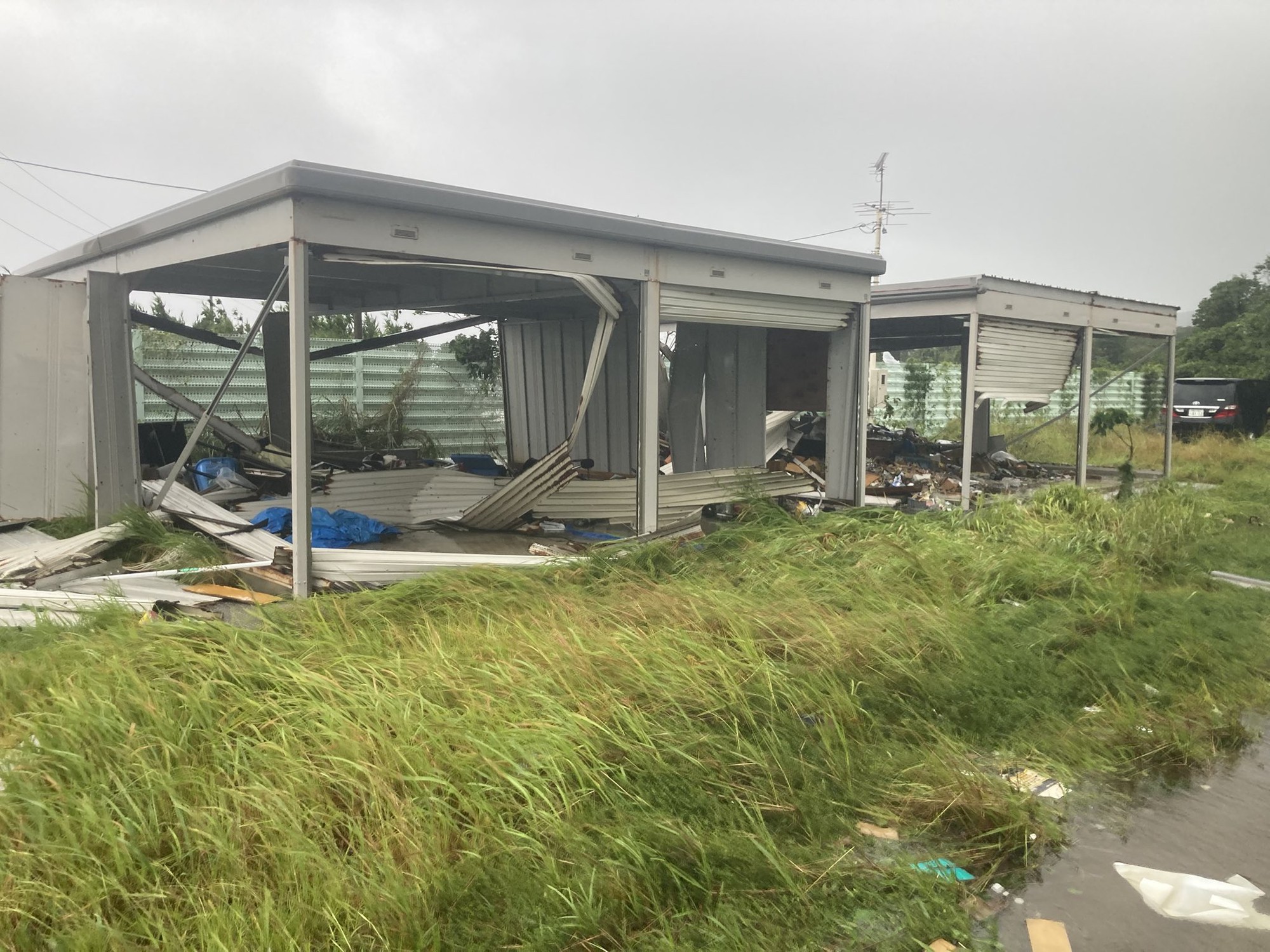 Bão Hạ Long gây cảnh tượng kinh hoàng tại Nhật Bản- Ảnh 2.