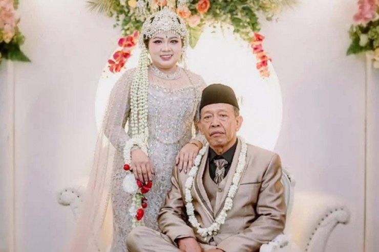 Hôn lễ của cặp đôi gây xôn xao, xuất hiện nhiều tin đồn. Ảnh: Kompas