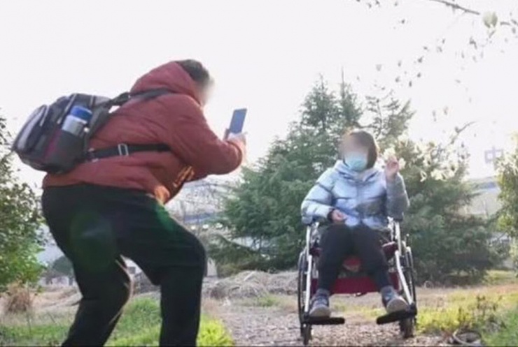 1760680955-3kl2j4lk32j-1168-width1024height687 Chồng bỏ đi khiến mọi việc chăm sóc Lin do người nhà gánh vác. Ảnh: Sina