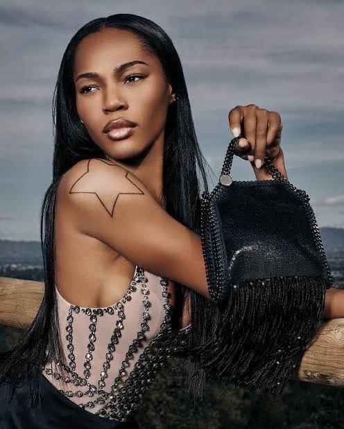 1760706093-g2-obptwkaa934s-width496height618 "Cô gái meme" gây sốt toàn cầu thăng hạng nhan sắc, làm chuyện không ngờ sau 8 năm 1760706093 g2 obptwkaa934s width496height618