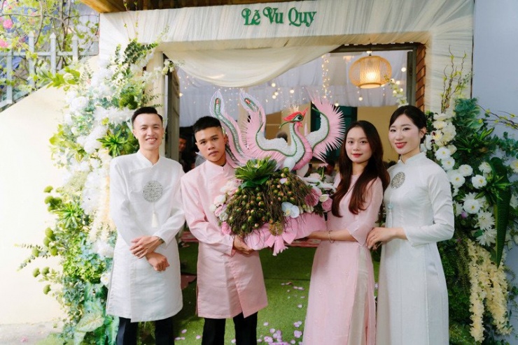 Ngoài ra, nhà trai còn đem đến nhà gái 10 tráp lễ 