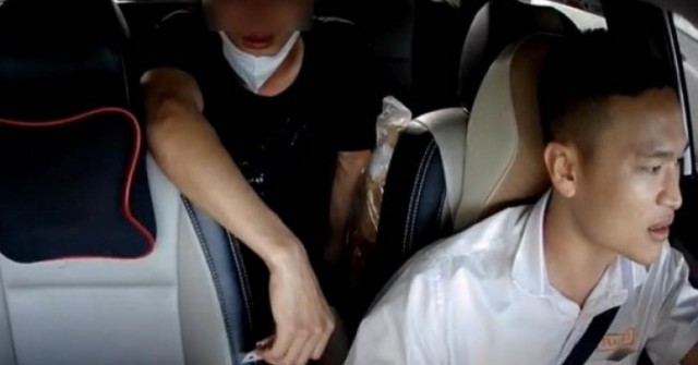 Chuyến taxi 0 đồng và tấm lòng của tài xế Hà Nội với người cha vừa mất con 1761093240 847 thumbnail width740height495 anh cat 3 2 auto cropjpg 3