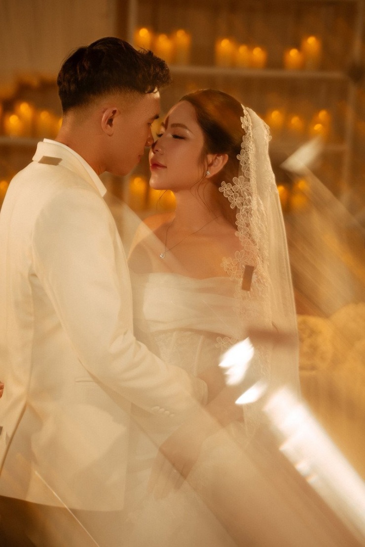 1761208628-anh-6-1481-width800height1199 Cặp đôi quyết định kết hôn sau 7 năm tìm hiểu