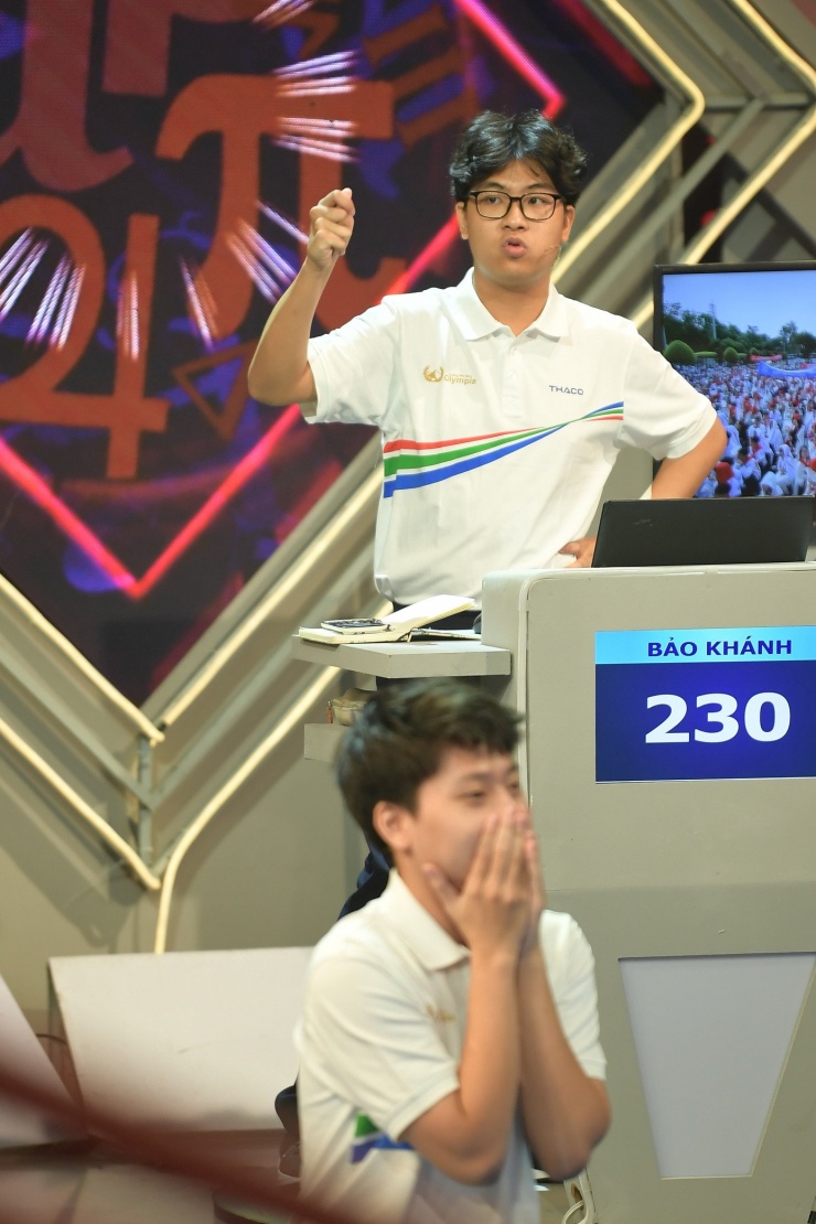 Đa dạng biểu cảm của các chàng trai trong phần thi Về đích.