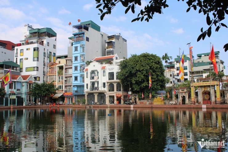 Ngôi làng vẫn giữ những tục hay, lệ lạ truyền thống giữa cuộc sống hiện đại. Ảnh: Ngọc Hà