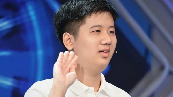 Không vô địch Olympia nhưng chàng trai này 'gây sốt' vì dịch tiếng Anh 'như từ điển' 1761571716 40 thumbnail width1200height628jpg