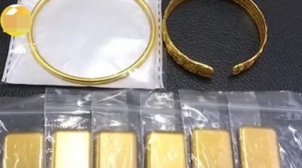 Người phụ nữ ngã quỵ khi bỏ quên túi vàng trị giá hơn 1 tỷ đồng trên xe buýt 1762264295 867 thumbnail width740height495 anh cat 3 2 auto cropjpg