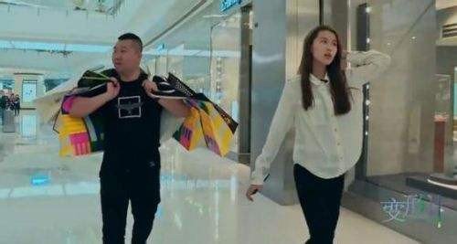 1762565322-6bcc1540d58d89ab875b72215dtplv-tt-origin-webgif-4151-8-9262-7-58638-width500height267 Tư Kỳ ăn tiêu không biết tiếc tiền. Ảnh: QQ