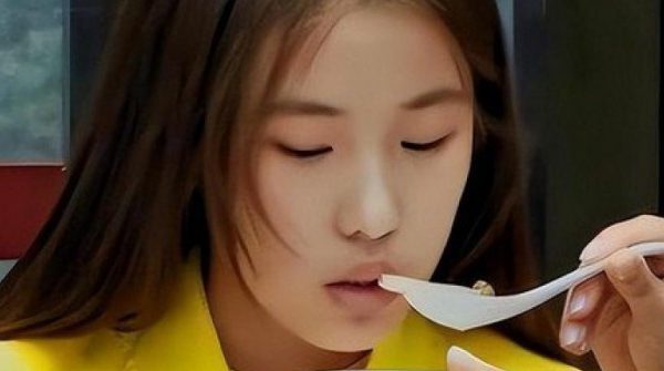 Cuộc sống hiện tại gây bất ngờ của cô bé 16 tuổi vẫn phải đút cơm, tiêu 170 triệu đồng/ngày, sẵn sàng đi 500km để cắt tóc 1762609650 900 thumbnail width740height495 anh cat 3 2 auto cropjpg