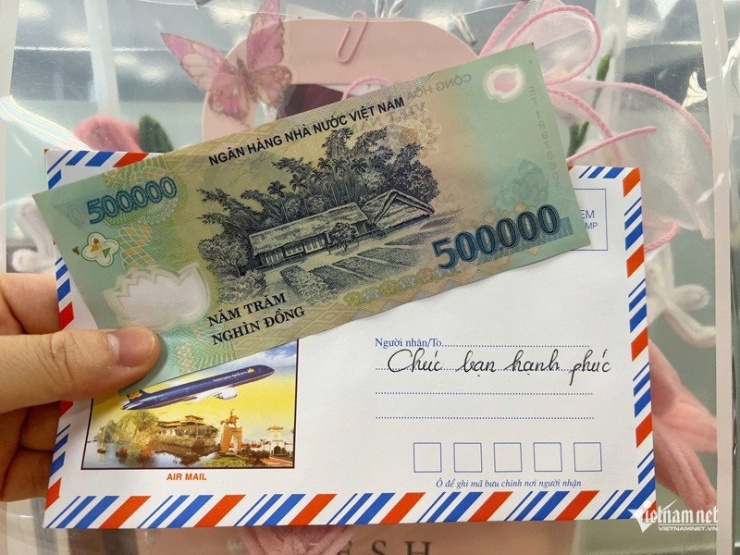 Nhiều người đưa ra ý kiến trái chiều về chuyện mừng cưới. Ảnh minh họa