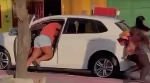 Bắt quả tang chồng ngoại tình, vợ chặn xe gây náo loạn trên phố 1763441191 421 thumbnail width740height495 anh cat 3 2 auto cropjpg