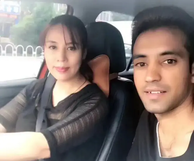 1763449111-u50-tai-hon-voi-chang-trai-pakistan-27-tuoi-mo-2-truong-hoc-theo-chong-ve-que-roi-choang-voi-canh-tr-3-9732-346-width660height550 Lisa và chồng Pakistan hiện tại.