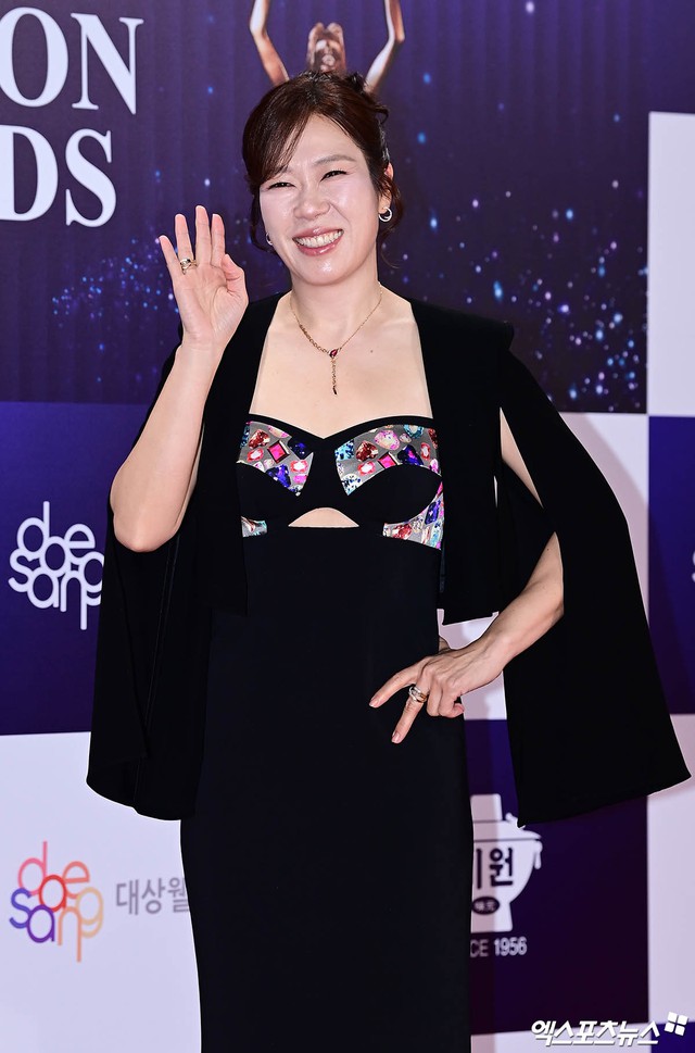 Siêu thảm đỏ Rồng Xanh 2025: Hyun Bin - Son Ye Jin chiếm trọn spotlight, Yoona (SNSD) rực rỡ như đóa hoa hồng- Ảnh 33.