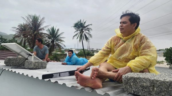 Người vùng lũ: 'Mong được cứu' 1763625988 216 thumbnail width1200height628jpg