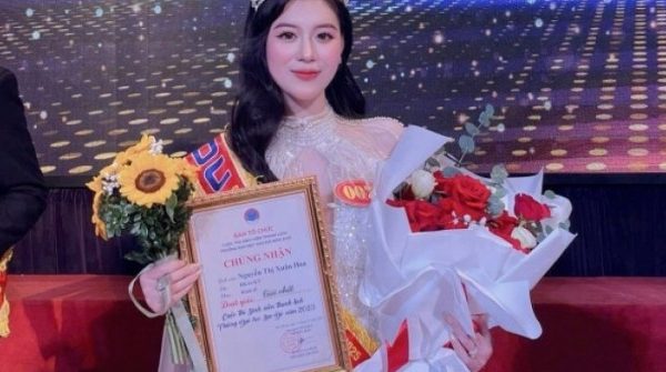 Nữ sinh ngành Kế toán xuất sắc giành giải Nhất Sinh viên Thanh lịch 2025 1764039659 527 thumbnail width740height495 anh cat 3 2 auto cropjpg