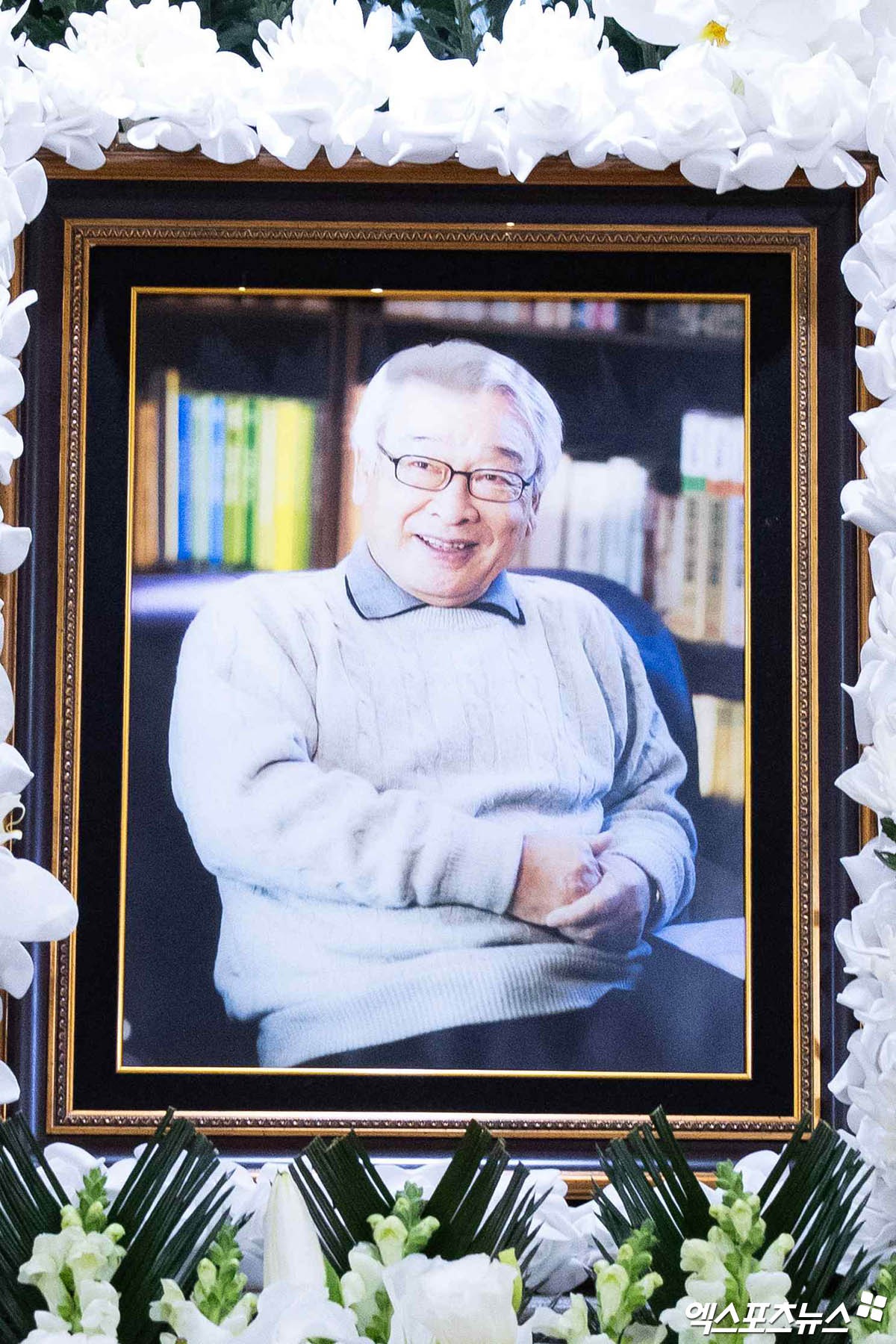 Cả showbiz đến viếng