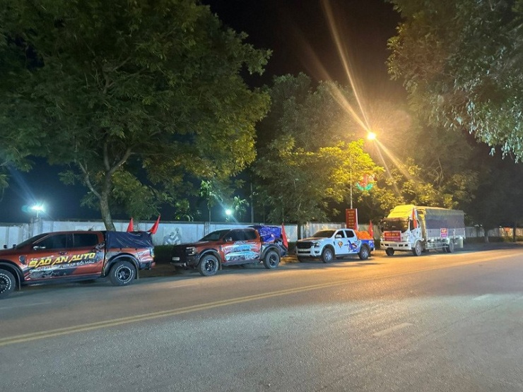 1764117506-anh-2-1721-width800height600 Đoàn anh Thành dừng lại dùng bữa ở Ninh Bình vào tối 24/11