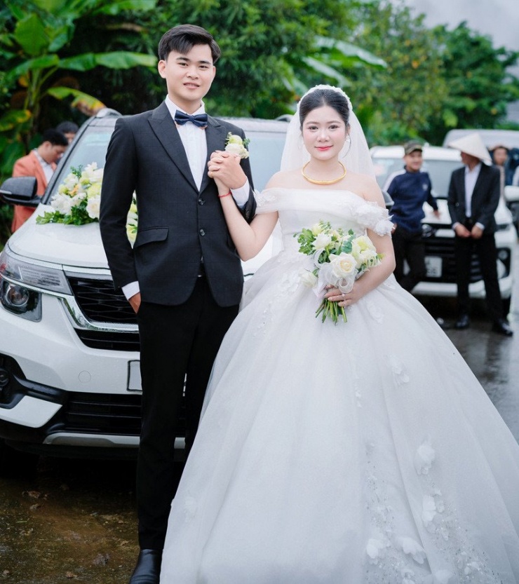 1764146569-anh-3-1891-width800height900 Thành hạnh phúc khi giữ được nét đẹp truyền thống trong hôn lễ của mình