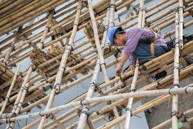 Cận cảnh giàn giáo làm bằng tre bên ngoài tòa chung cư hàng chục tầng: Vì sao đến giờ vẫn được sử dụng?- Ảnh 4. Cận cảnh giàn giáo làm bằng tre bên ngoài tòa chung cư hàng chục tầng: Vì sao đến giờ vẫn được sử dụng?- Ảnh 4.