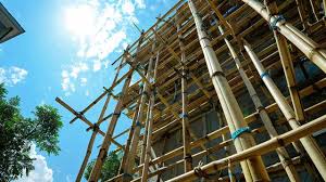 Cận cảnh giàn giáo làm bằng tre bên ngoài tòa chung cư hàng chục tầng: Vì sao đến giờ vẫn được sử dụng?- Ảnh 3. Cận cảnh giàn giáo làm bằng tre bên ngoài tòa chung cư hàng chục tầng: Vì sao đến giờ vẫn được sử dụng?- Ảnh 3.