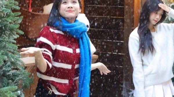 Quán cà phê Hà Nội gây sốt với khung cảnh Noel như trời Âu 1764463165 542 thumbnail width740height495 anh cat 3 2 auto cropjpg