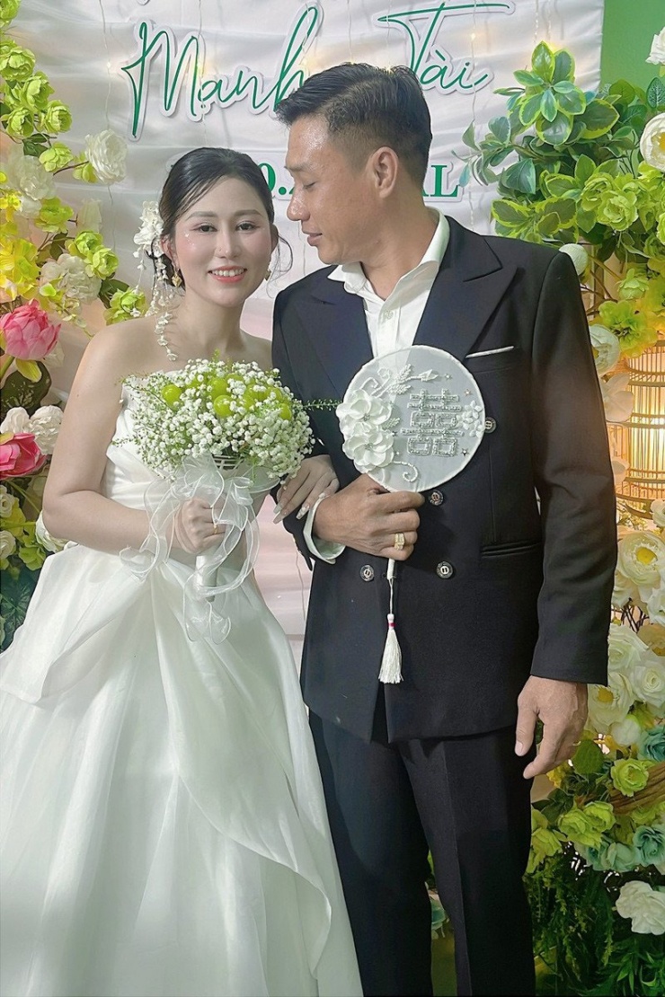 Vợ chồng chị Thảo Anh trong lễ đính hôn 