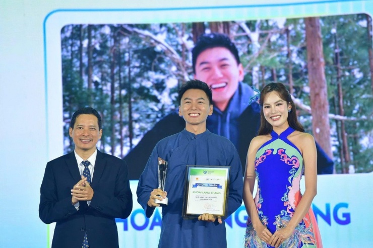 1764830016-k2-width1390height926 Khoai Lang Thang nhận giải Nhà sáng tạo nội dung của năm vào cuối tháng 11. Ảnh: FBNV.