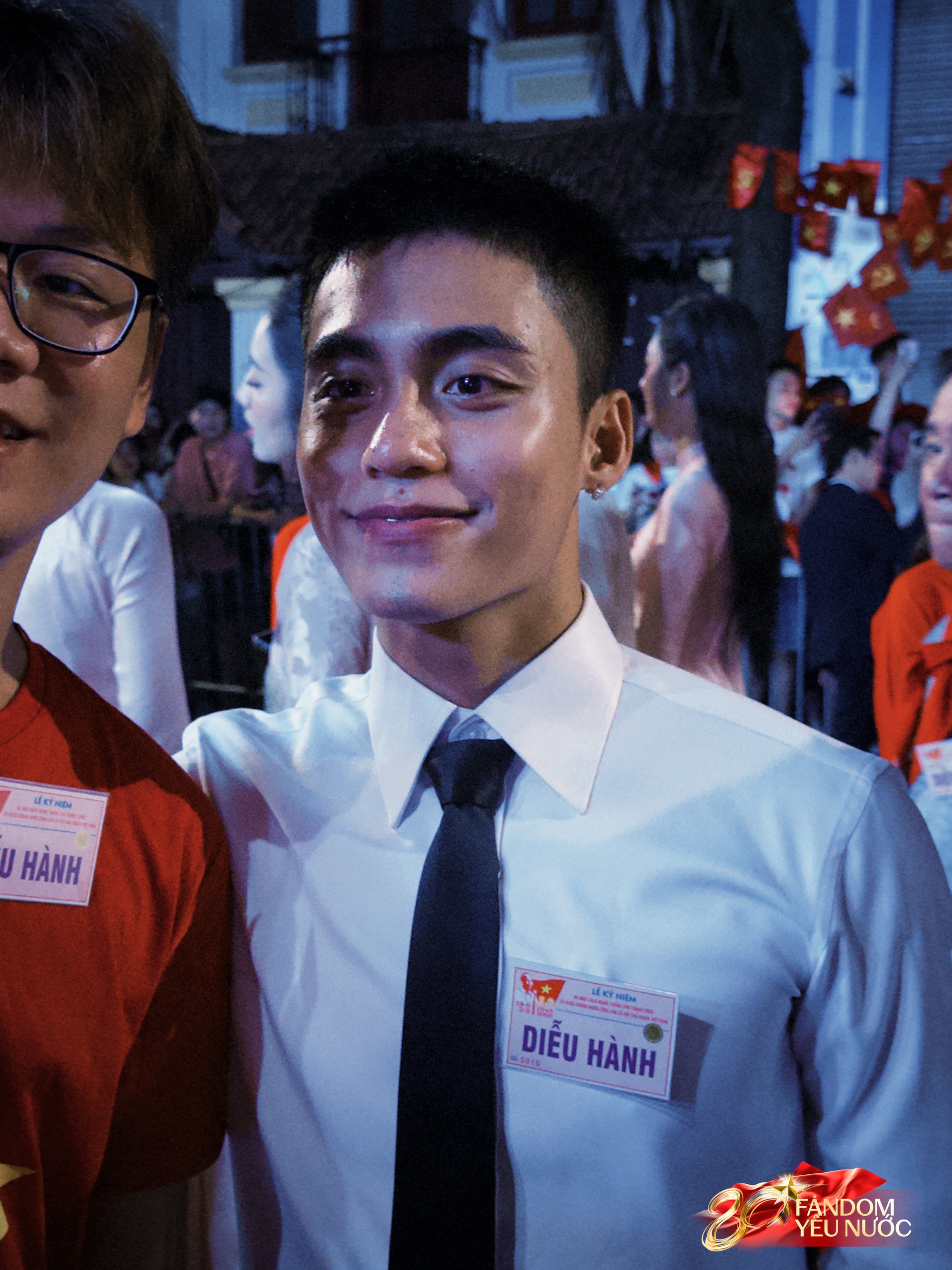 Dàn nghệ sĩ tươi rói tại Tổng duyệt diễu hành 2/9: MONO và Hoà Minzy được người dân vây kín, nữ diễn viên là Thượng uý công an gây sốt!- Ảnh 21.