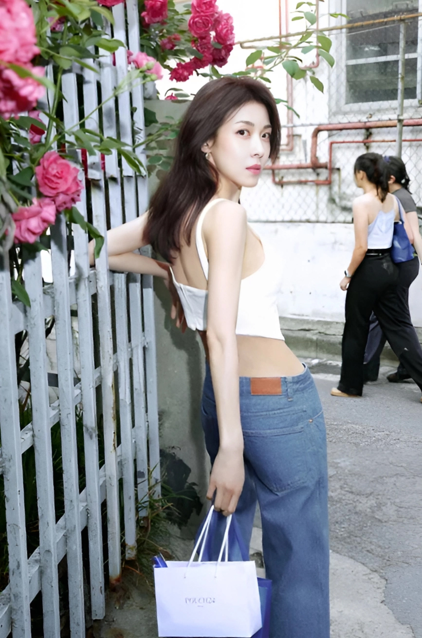 Nhan sắc gây sốc tột độ của Ha Ji Won, nhìn sang ảnh tự đăng mà không biết đâu là thật- Ảnh 1. Nhan sắc gây sốc tột độ của Ha Ji Won, nhìn sang ảnh tự đăng mà không biết đâu là thật- Ảnh 1.