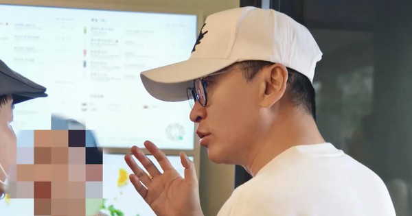 "Nhĩ Khang" Châu Kiệt ở tuổi 54: Dáng vẻ thư sinh, dung mạo như chưa từng thay đổi suốt 20 năm 28 "Nhĩ Khang" Châu Kiệt ở tuổi 54: Dáng vẻ thư sinh, dung mạo như chưa từng thay đổi suốt 20 năm 187b9375d6514ca882aaa9e76fea1596tplv tt origin webgif 17454830085431415881320 1746246719381 1746246719627146251618 327 0 1081 1440 crop 1746246809575265532431jpeg