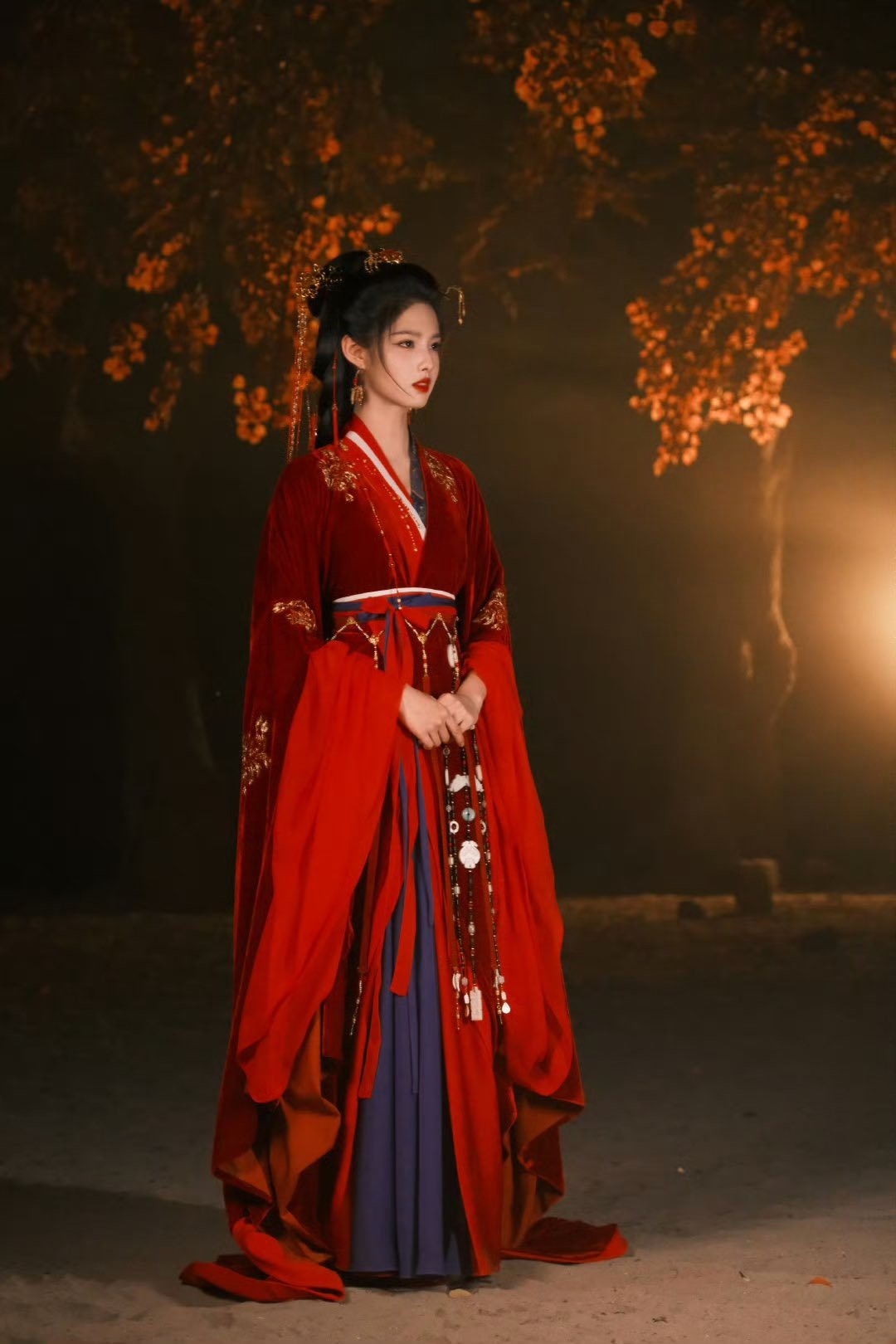 Chỉ có thể nói là mê phim Trung Quốc này quá rồi: Nữ chính đẹp lắm luôn, chụp ngẫu hứng 1 tấm cũng điện ảnh ngút ngàn- Ảnh 20. Chỉ có thể nói là mê phim Trung Quốc này quá rồi: Nữ chính đẹp lắm luôn, chụp ngẫu hứng 1 tấm cũng điện ảnh ngút ngàn- Ảnh 20.