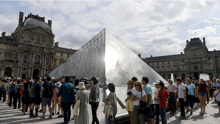 Vì sao bảo tàng được ghé thăm nhiều nhất thế giới Louvre đóng cửa?- Ảnh 1. Vì sao bảo tàng được ghé thăm nhiều nhất thế giới Louvre đóng cửa?- Ảnh 1.