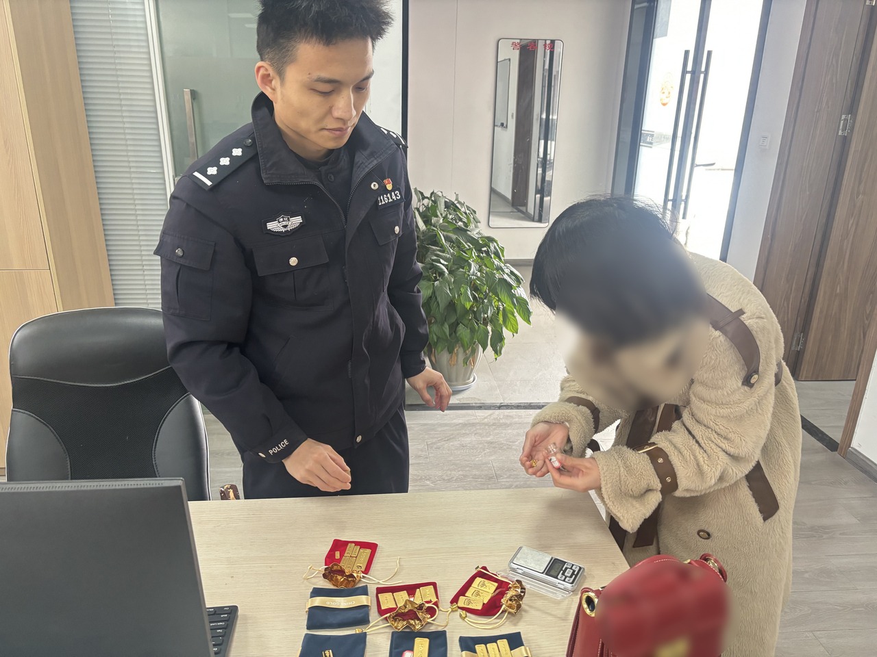 Thu hồi hơn 10 cây vàng trị giá 1,2 tỷ đồng, hé lộ chiêu thức lừa đảo cực tinh vi- Ảnh 1.