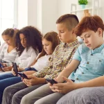 Nghiên cứu mới cảnh báo trẻ dưới 13 tuổi không nên dùng điện thoại thông minh 1920x1080 cmsv2 20f5173d 3a2f 5bb6 80f6 b6e7905f4291 9383193 57392190271884157946092 1754108095532 175410809635054462132