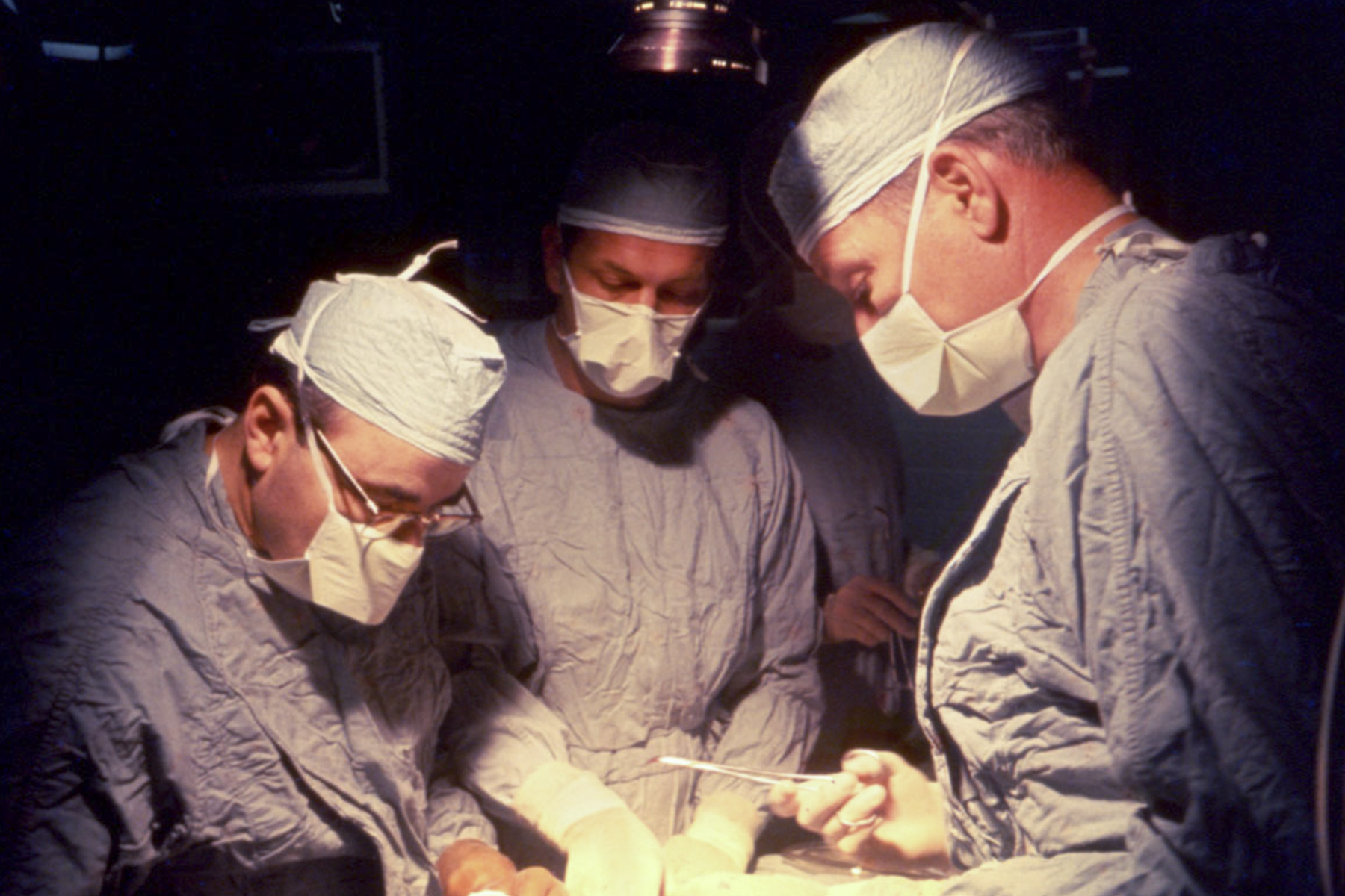 Ngày định mệnh của y học hiện đại: Ca cấy ghép tim nhân tạo đầu tiên trên thế giới và hành trình vượt qua giới hạn sự sống- Ảnh 3.