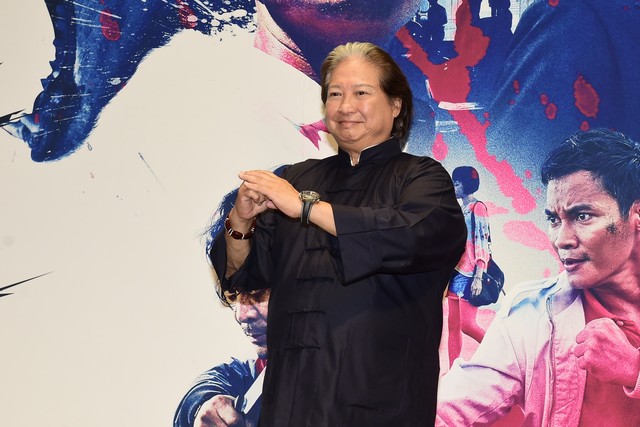 "Ông vua võ thuật" sở hữu khối tài sản kếch xù: Ăn mặc giản dị, ngồi xe lăn đi chợ tự tay mua thịt lợn 1a2e1c23c8274981be0ecae47e0d2cc5tplv tt origin webgif 17444342062721365938629 1744604476687 17446044767951665935567 1745817479202 17458174794441035890307