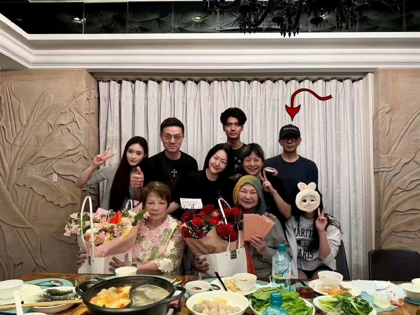 Phát hoảng với thân hình héo mòn đến mức da bọc xương của chồng Từ Hy Viên sau 100 ngày mất vợ- Ảnh 1.