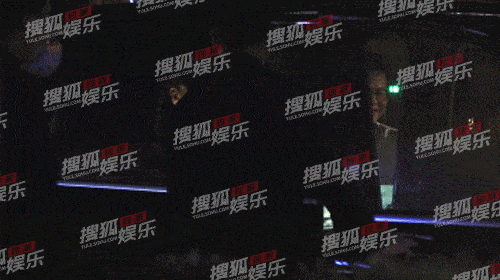 Lộ clip chồng 1 “chị đẹp” đưa gái trẻ đi bar, còn ôm trên xe- Ảnh 4.