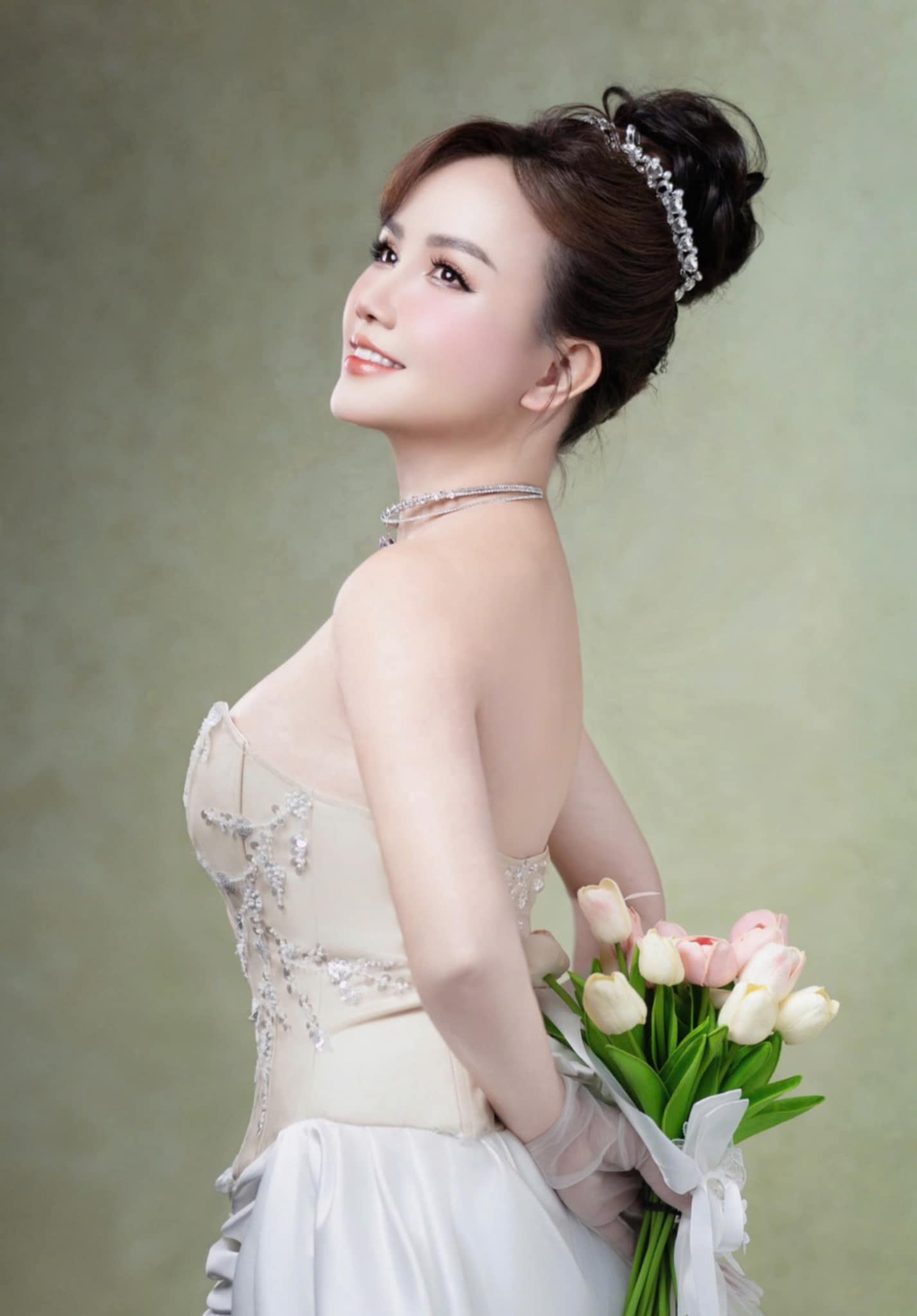 Bị mỉa mai có đến 4 đời chồng, sao nữ Vbiz: